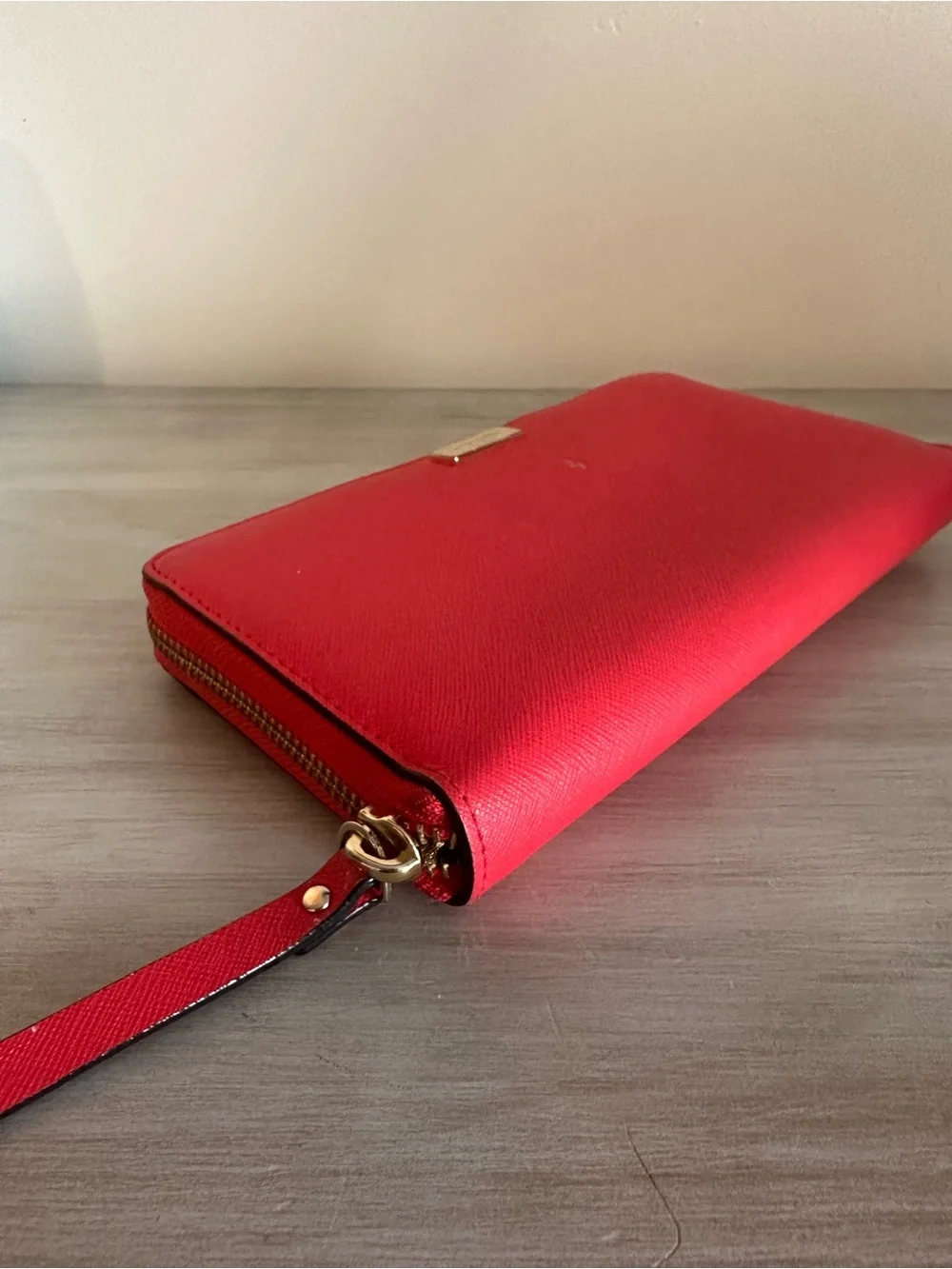 kate spade red saffiano continental wallet with gold plaque